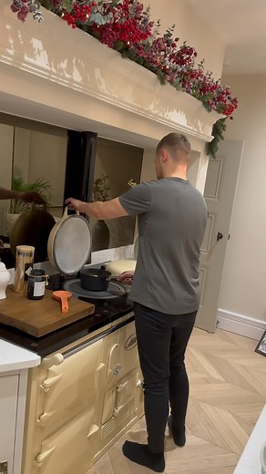 Lavish Lodge on Instagram: "Lodgers come spend the day off with me. Today has been a productive day 🙏🏻 ever feel like you just want a day to sit on the sofa and watch films.. but when it comes round to it you end up packing your day with other random stuff, haha yep thats me 😂 can’t wait to show you all the centre peice I’ve made 😜🤩 #lavishlodge #fyp #renovationproject #houseoftiktok #luxurylife #luxurylife #homedecor #dayinmylife #housedesign #alditiktok #homerenovation #lavishhomedecor"