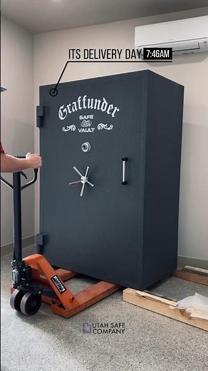 Moving Two 5,400lb Graffunder safes. Full video tomorrow, subscribe & stay tuned! #safemoving #safes