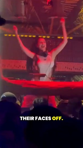 Looking for the best nightlife in Koh Samui? From epic beach club fire shows at Ark Bar to dancing until sunrise at Sound Bar, this is the ultimate guide to partying in Thailand! 🇹🇭🍻 In this video, we explore the "Beach Club Heaven" of Koh Samui. Whether you want to lounge on floating beanbags by day or hit the open-air dance floors by night, I’ve got you covered. 📍 Locations Featured: Ark Bar: The ultimate beach party with pool bars and fire shows. Green Mango: The heart of Chaweng’s open-a