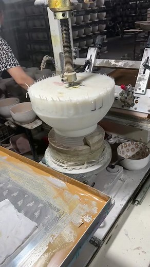 Ceramic Decoration Process Using Advanced Machinery