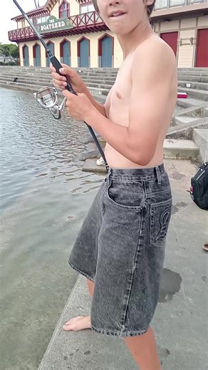 Catching 1.3-Meter Sharks and an Eagle Ray During Fishing