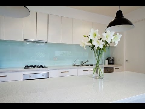 Glass splashback installing the best low cost alternative. REFLECTIONS Alusplash