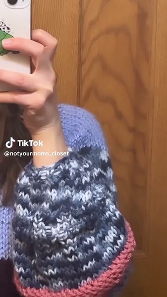 Scrap yarn sweater playing with different stitches