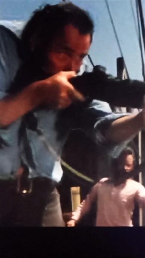 Robert Shaw uses a M1 Garand,Roy Scheider Smith & Wesson Model 15. Jaws (1975). Steven Spielberg 📽