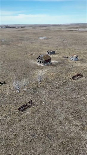 Near Shamrock, Saskatchewan, a forgotten homestead still stands. #saskatchewan #abandonedhouses