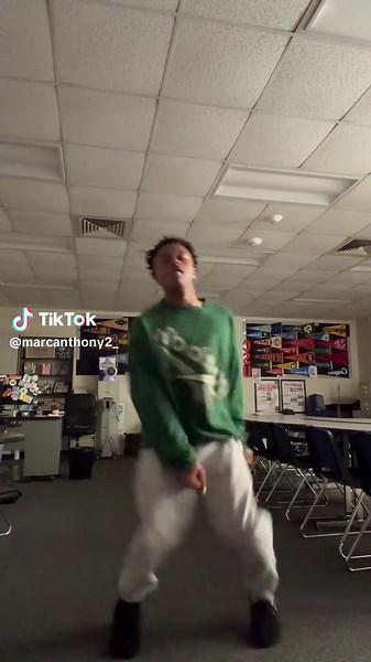 New dancing partner ?? #xyzbca #foodtiktok #viral #viralvideo