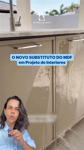 Pamela Malfatti on Instagram: "O WFP é uma alternativa tecnológica ao MDF que se destaca pela resistência total a fatores que geralmente danificam a madeira. 1. O que significa a sigla? - Em inglês: Waterproof Fireproof Panel. - Em português: Painel à Prova d’Água e à Prova de Fogo (ou Antichamas). 2. Composição e Características O material é composto por um núcleo de PVC expandido (policloreto de vinila) com cristais de fibra de carbono, sendo 100% livre de celulose ou madeira. Ele é revestido 