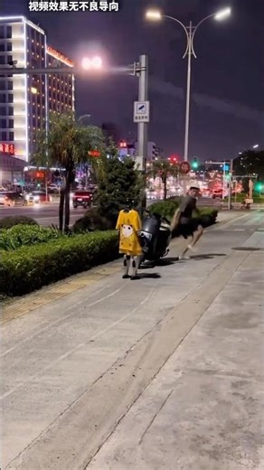 Robot on a rampage in the street of china 🇨🇳