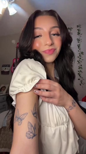 @annaxxtaylor applying some ink 🖤🦋🍓 #InkboxPartner #inkbox #tattoo #tattooideas #tattoosforgirls #tattooidea #temporarytattoo #inkboxcommunity #bodyart