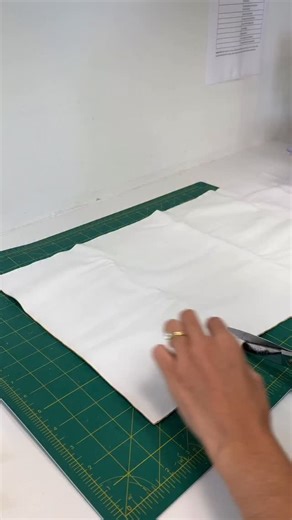 Hand Therapy Group on Instagram: "Watch us make some buddy straps ✌️ these are a great alternative to tape as they’re gentler on the skin and easily re-usable! #handtherapy #occupationaltherapy #physio #brace #finger"