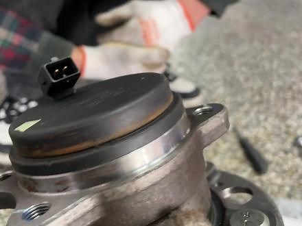 #天一亮时间就不属于我自己了，现代更换后轮ABS轮速传感器的小技巧，#抖音记录修理工的日常 #汽车知识分享 #修车我们是认真的 #修车