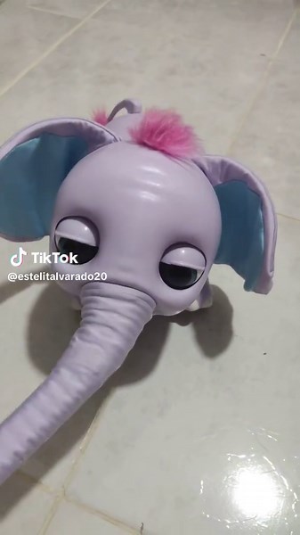 Precioso Juno bebe elefante interactivo