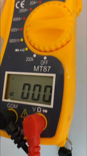 Method of measuring the current before operating a 380V motor (high starting current) using an ammeter (MT87) Électrique Abdo. #fblifestyle. #electricity. #électricité. @super fans | Électrique Abdo