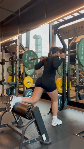 JENNY | Last heavy legs until the Marathon! Barbell Squats 3x8 Barbell Bulgarian split squats 3x8 each side Hip thrusts 3x8 Single leg dumbbell... | Instagram