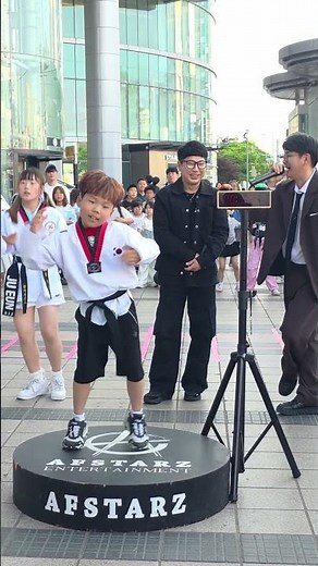 25-Second Timer Dance: Will Seungwoo Succeed? #DancingBear #DancingBearsRandomDance #DancingBears...
