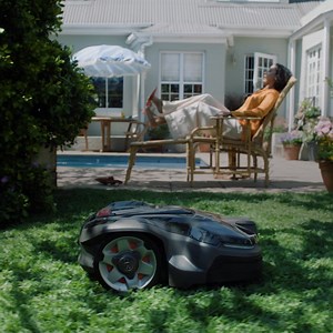 Gedurende 30 jaar geperfectioneerd technologie die je kunt vertrouwen. Get it right met een bekroonde robotmaaier die het werk slimmer doet. | Husqvarna