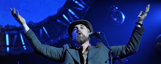 The "Strange" Human Behaviors Behind Cake's 2001 Single "Short Skirt/Long Jacket"