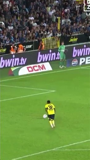 Relebohile Mofokeng scores the winning penalty for 🟡 USG as they win 🏆 the Belgian Super Cup.
