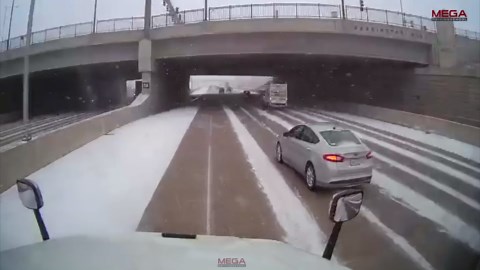 Stupid right turn mistake leads to a scary high speed crash