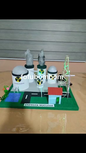 Maqueta de Planta de Energía Nuclear con Luces LED