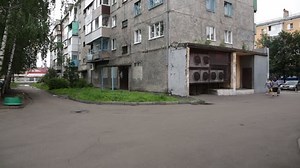 「ロシアの典型的なアパート： フルシチョフカ、大きく傾ける」の動画素材（ロイヤリティフリー）32704723 | Shutterstock