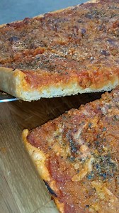 Lo sfincione palermitano, la ricetta per farlo in casa https://www.vivomangiando.it/recipe/sfincione-palermitano-ricetta-perfetta-e-consigli/ | Bella Sicilia