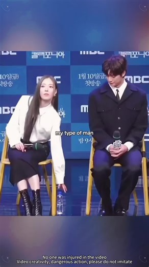 Korean and Chinese Actors Display Gentlemanly Charm