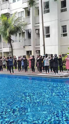 AQUAEROBIK 🤸🏻‍♂️ Program Jumat Berkah Sehat,.. hanya bayar tiket Kolam saja Free Senam Jus Handuk & Dokumentasi Yukk aquaerobik bareng kita ‼️ —more information yanswim— WA: 081328743327 IG: yan.aquatic.center.jogja tiktok: yan.aquatic.center.jogja #lesrenang #jogjaistimewa #belajarrenang #masukberandafyp #fypage