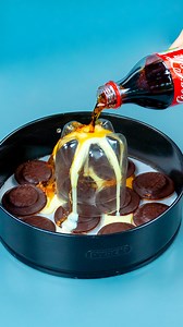 Der Nachtisch, über den alle reden! Kein Backen oder Gelatine! Zutaten: Jaffa-Kekse: 300 g Frischkäse: 300 g Puderzucker: 100 g Schlagsahne: 350 ml Coca-Cola: 500 ml Stärke: 30 g Wasser: 30 ml dunkle Schokolade: 200 g Öl: 20 ml Jaffa-Kekse: 150 g | Cookrate - Deutschland