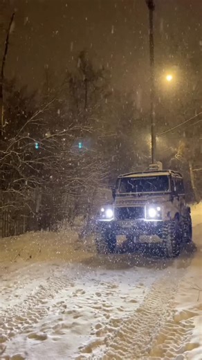 Daily Overland. on Instagram: "Christmas is coming! @portalaxles Follow us @dailyoverland - - - - - - - #landrover #defender #offroad #4x4 #explore #defender110 #defender130 #defender90 #overland #series2a #series3 #series1 #newdefender #landroverphotos #landroverseries #landroverlove #defenderlove"