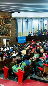 L’arrivée triomphale de l’honorable JOLIE KENDA au bâtiment du 30 juin avec les acteurs de Collywood et les orphelins pour le spectacle à la journée de l’enfant Africain . L’HON JOLIE KENDA EST HABILLÉE PAR CHADI STYLE #journeedel’enfantafricain