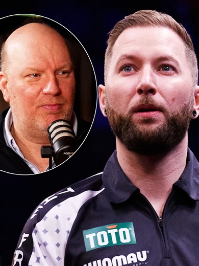 ‘Die stop je maar ergens waar ik hem niet kan zien!’ 🤔 Danny Noppert zou deze week eigenlijk te gast zijn in de Darts Draait Door. 🎙️ ‘The Freeze’ moest echter met een geldige reden afzeggen. Hij is namelijk uitgenodigd voor de World Series of Darts-toernooien in Bahrein en Saudi-Arabië. ✈️ Een mooie uitnodiging, al zet oud-profdarter Vincent van der Voort zijn twijfels bij de invitatie. 🎯 Ben jij blij dat Noppert meedoet in het Midden-Oosten? 😃 #SportnieuwsNL #DartsDraaitDoor #VincentVanDer