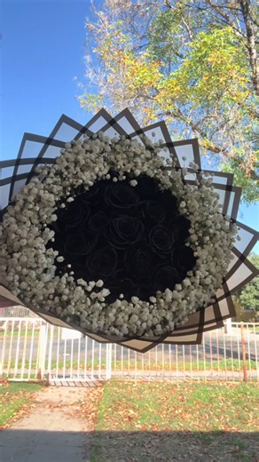 Black Rose Arrangements for Floral Lovers
