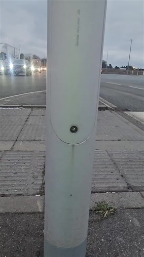 I hated that I never had the right key for the various cabinets and hatches, I encounter as an electrician. But not anymore... Wiha's universal key with the double joint has multiple triangular heads, square heads and double bit, in total 8 different keys and it's super compact. You can find your example at your local toolpusher and it has item no.44001 @wihauk @wihaofficial #elektriker #electrician #sparky #toolsofthetrade #protools