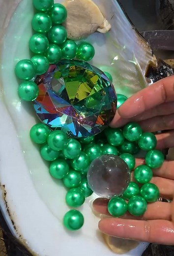 Discover the Beauty of Pearl Treasures: An ASMR Experience