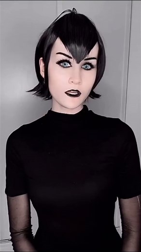 Mayamystic on Instagram: "Mavis Dracula cosplay in her wedding dress 🖤🦇 J’ai toujours voulu faire Mavis dans sa version mariage dans le film Hôtel Transylvanie 😭🖤 Costume and wig by @miccostumes 👈🫶🖤 @hotelt #mavis #mavisdracula #maviscosplay #mavisdraculacosplay #cosplay #hoteltransylvania #cosplayer #gothicstyle #cartoon"