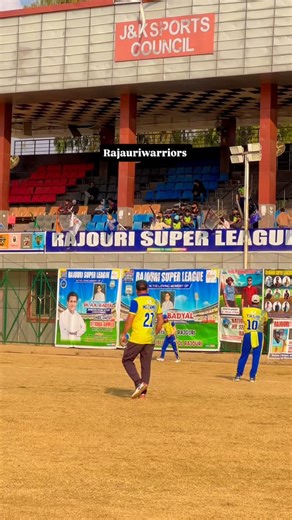 𝗥𝗔𝗝𝗔𝗨𝗥𝗜 𝗪𝗔𝗥𝗥𝗜𝗢𝗥𝗦 • 𝗖𝗥𝗜𝗖𝗞𝗘𝗧 🏏 on Instagram: "Yeh kya hva 😂😂 #rajauriwarriors #cricket #viral #funny #india"
