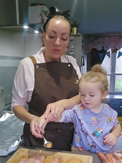 Cook with Clare | Ep. 26 🍗🥓 Chicken wrapped in Parma ham 😍 A proper tasty dinner with juicy chicken, crispy Parma ham and all the trimmings! ❤️ 🍗 For the chicken: - 🍗 Chicken breasts - 🧂 Chicken seasoning - 🧄 Garlic granules - 🧅 Onion granules - 🥓 Parma ham 👩🏼‍🍳 Method: 1. Season your chicken breasts with chicken seasoning, garlic granules and onion granules. 2. Lay pieces of Parma ham onto some foil, then place your seasoned chicken breast on top. 3. Roll the foil tightly around the