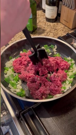 Here’s the one kitchen tool that I bet you don’t have that you definitely need! This handy little meat chopper is perfect for spaghetti sauce, taco meat, sauce, and more! You can grab it at an amazing deal below! #cooking #toktokshop #kitchenhacks #cookinghacks #cookinghacks♡