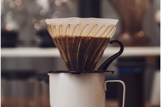 【バリスタ世界一】井崎英典氏のドリップテクニックでコーヒーを淹れるコツ – Brewence