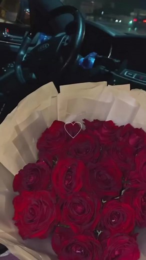 Order Beautiful Red Rose Bouquets for Your Loved Ones