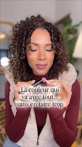 Tu sais, ce genre de rouge à lèvres que tu peux porter tous les jours 👉🏽 ni trop rouge 👉🏽 ni trop rose girly 👉🏽 juste hyper élégant, naturel, chic. Celui-ci, je l’adore parce que : ✨ c’est un mat longue tenue (tu le poses, il reste) ✨ il ne cartonne pas les lèvres ✨ la couleur est une terre rosée ultra flatteuse, facile à porter ✨ seul, il est canon ✨ et en dégradé avec un gloss vieux rose nourrissant, c’est encore plus joli C’est typiquement le rouge à lèvres que tu mets le matin et que t