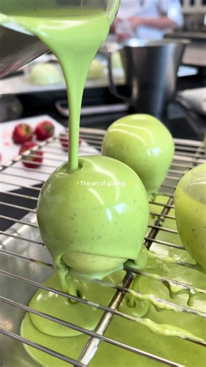 The Art of Glazing Cakes: A Mesmerizing Process