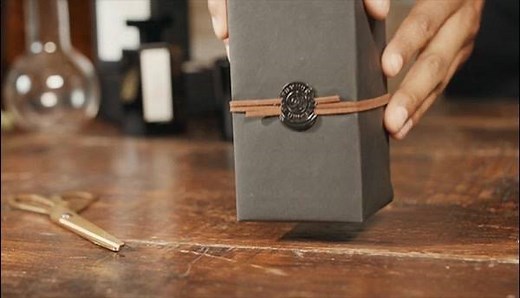 Recevez Un Coffret Miniature Édition Limitée Composé D'Un Parfum 5ml Mûre et Musc et D’Un Gel Douche 30ml Mûre et Musc Extrême | L'Artisan Parfumeur Paris