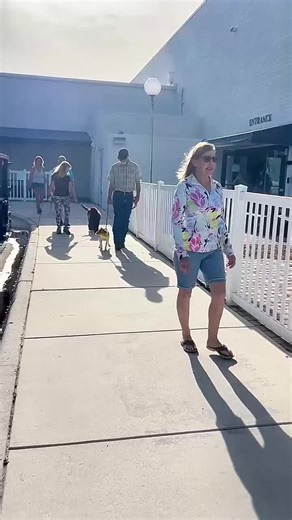 Group class last night with Shelley and Nate was a good one. Loved the energy and the lineup was solid. Everyone’s putting in the work and it shows. Ready to see results like this with your dog? Call us for free evaluation! ☎️ 772-242-5060 📌 www.dogtrainingelite.com/treasurecoast 📍 4104 Okeechobee Rd Fort Pierce, FL 34947 Servicing North Palm Beach County, Martin County, St Lucie County and Brevard County seo: obedienece, dog trainer, dog training, service dog training, puppy training #therapy