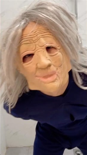 Pretend to be an old man with a missing arm to play a prank on my brother.