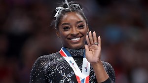 Gymnastique: un sacre record pour Simone Biles, toujours évasive sur sa présence à Paris 2024