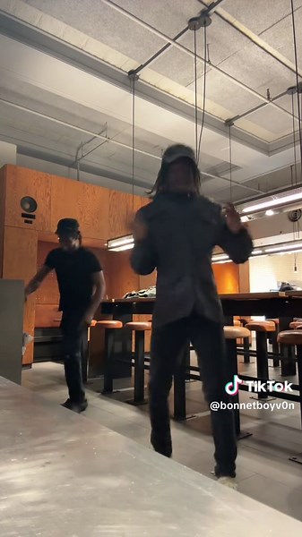 Dayummm we snapped key helped onna loop doe idk how to do ts lol #bonnetboyv0n #fyp #viral #dance #chipotle