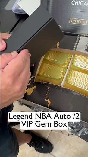 2025 Panini VIP Gem Box — Giannis Antetokounmpo Auto 1/2 with Diamond!