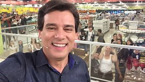 235K views · 5K reactions | Nosso amigo Celso Portiolli quer saber: O que você compraria com 50 mil reais na Havan? \o/ Amanhã, a partir das 13 horas, estreia no Domingo Legal o quadro "Comprar é bom, Levar é melhor" um programa gravado dentro da Megaloja Havan de Brusque, Santa Catarina! Não vai perder, hein? | Havan | Facebook